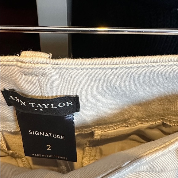 Ann Taylor Signature beige 4 pocket trousers size 2 NWT - Picture 2 of 3